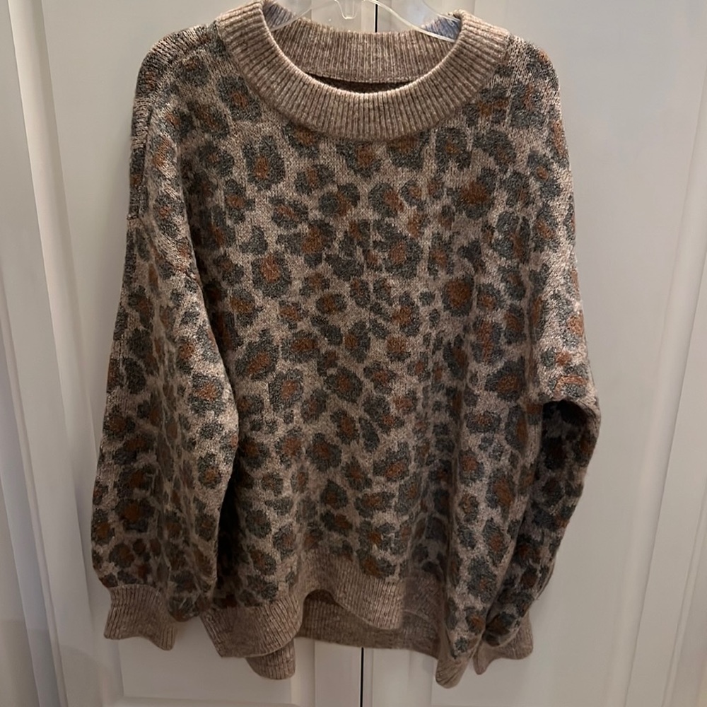 NWT Abercrombie & Fitch oversized leopard print sweater XS